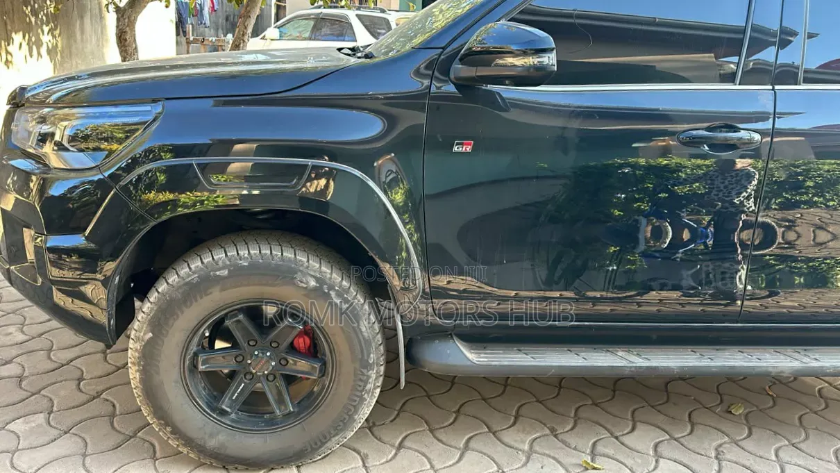Toyota Hilux 2022 Black