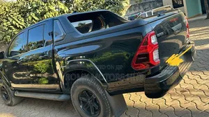 Toyota Hilux 2022 Black