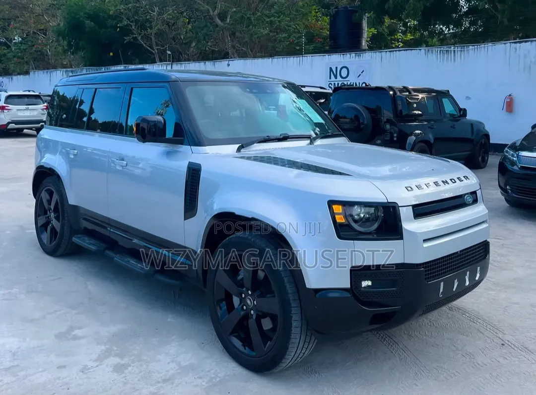 Land Rover Defender 2024 Gray