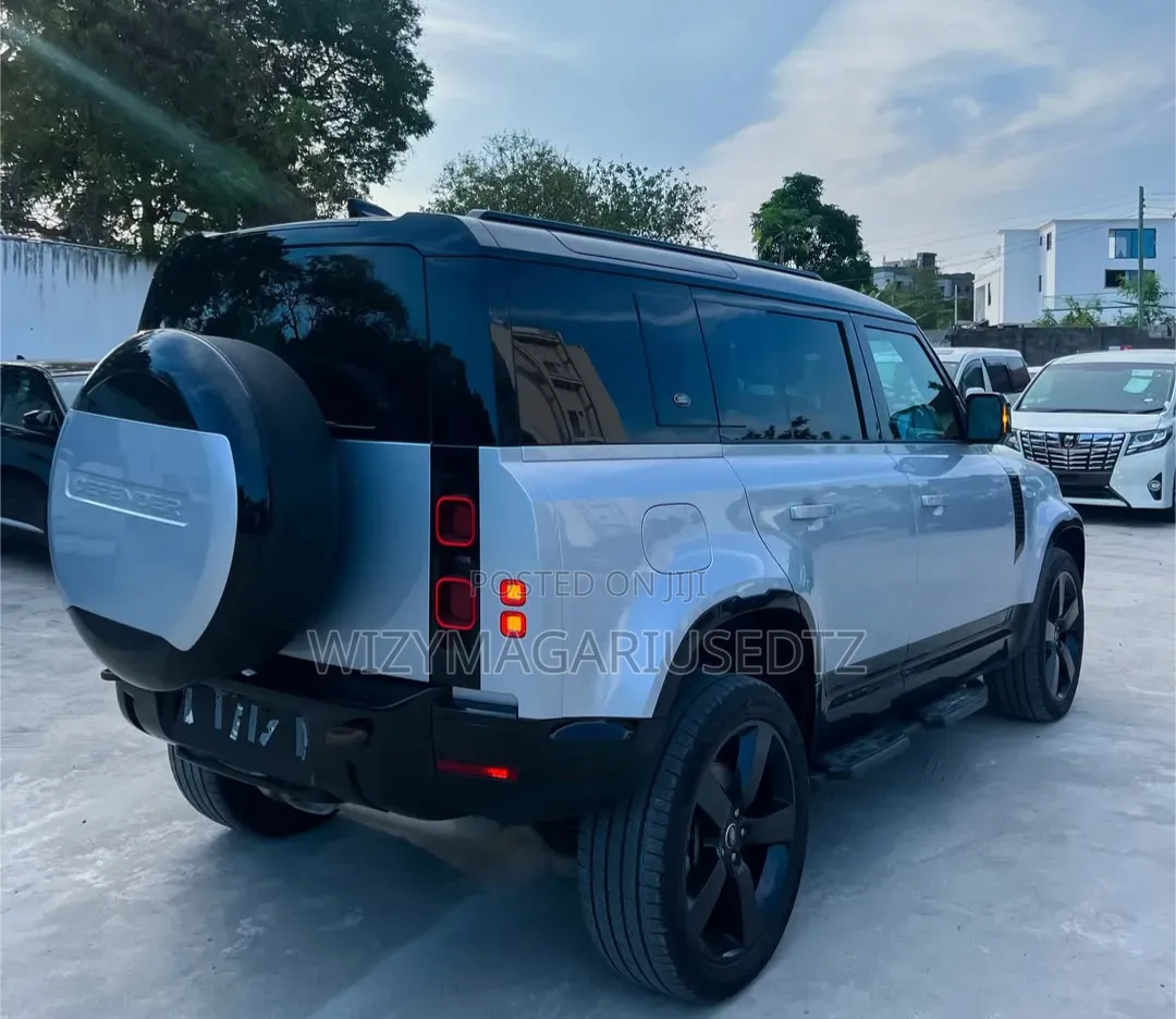 Land Rover Defender 2024 Gray