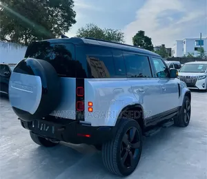 Land Rover Defender 2024 Gray