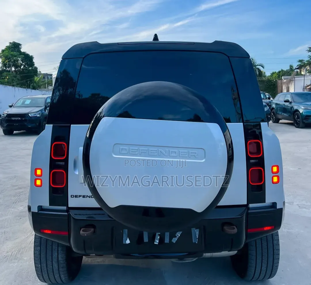 Land Rover Defender 2024 Gray