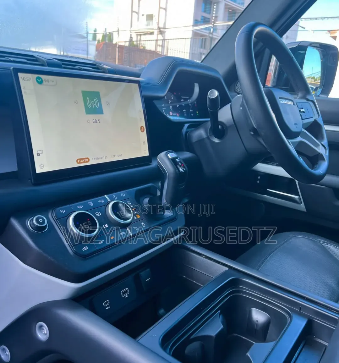 Land Rover Defender 2024 Gray