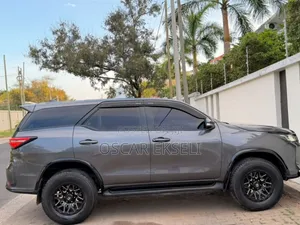 Toyota Fortuner 2023 Gray