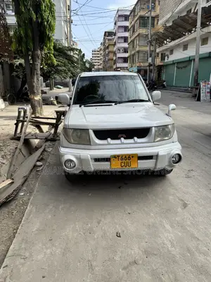 Mitsubishi Pajero 1999 White