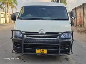 Toyota Grand HiAce 2002 White