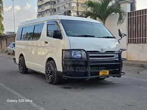 Toyota Grand HiAce 2002 White