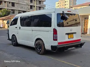 Toyota Grand HiAce 2002 White