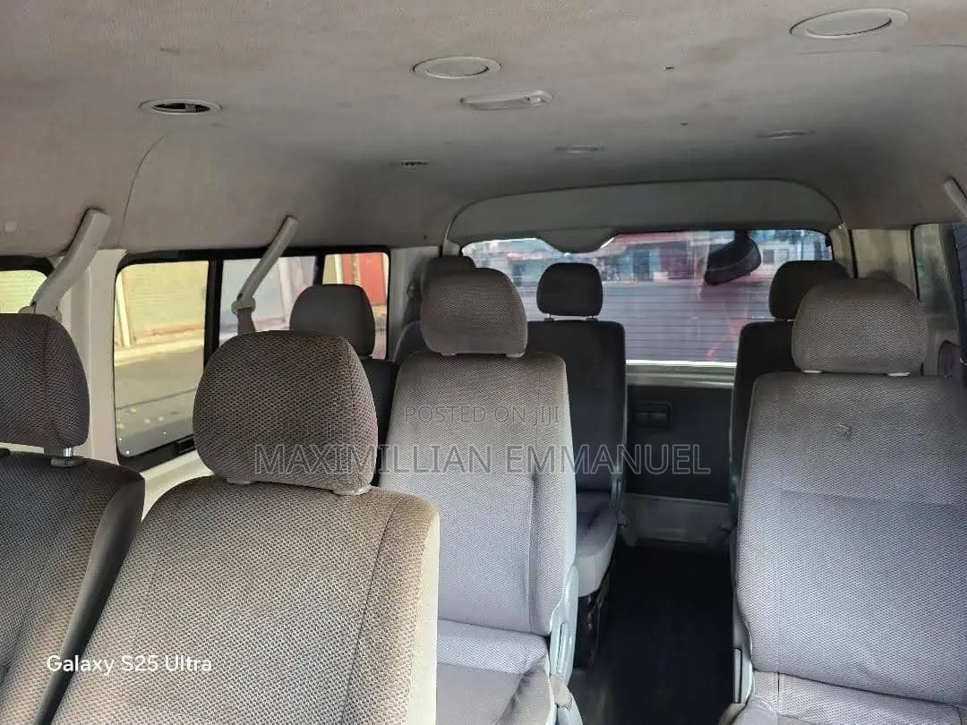Toyota Grand HiAce 2002 White