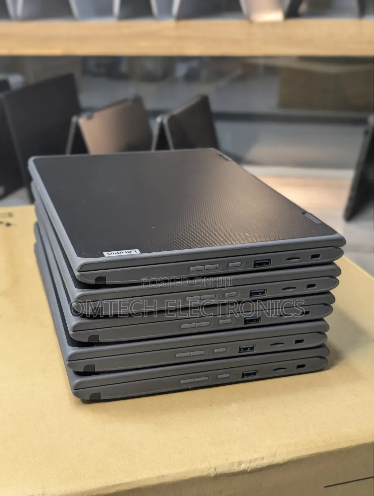 Laptop Lenovo 300e 4GB Intel SSD 128GB