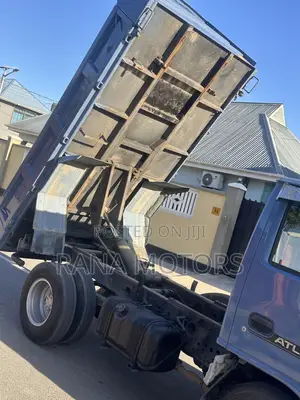 Nissan Atlas Tipper