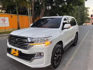 Toyota Land Cruiser 2017 Pearl