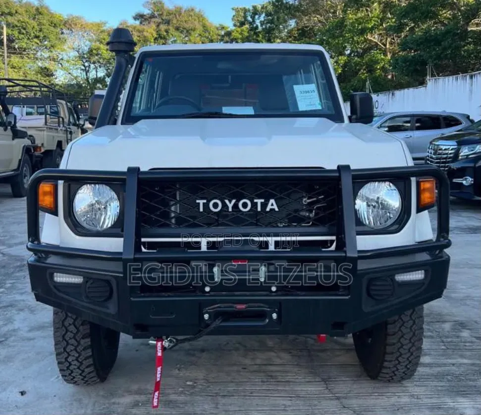 Toyota Land Cruiser 2025 White