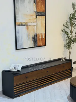 Mninga Showcase + Coffee Table Set TSH 800k Tu!