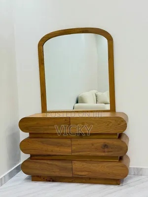 Dress Table Ya Kisasa Very Expensive Kwa 1.2m Ni Mninga