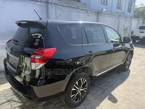 Toyota Vanguard 2011 Black
