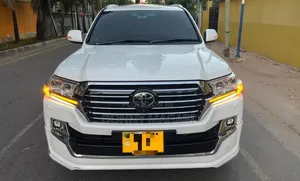 Toyota Land Cruiser 2017 White