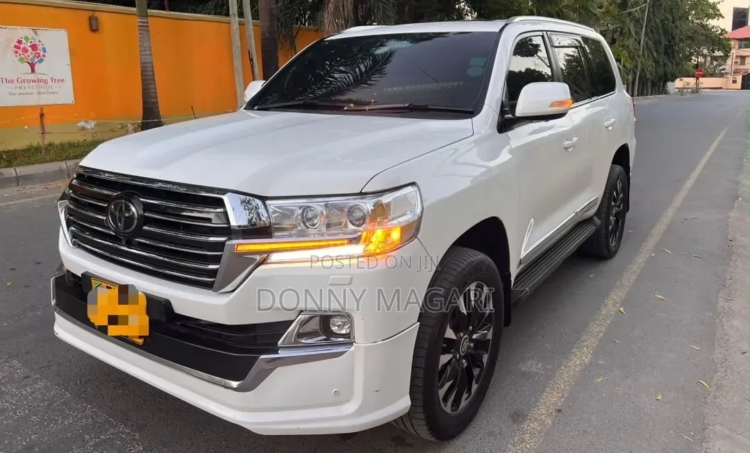 Toyota Land Cruiser 2017 White