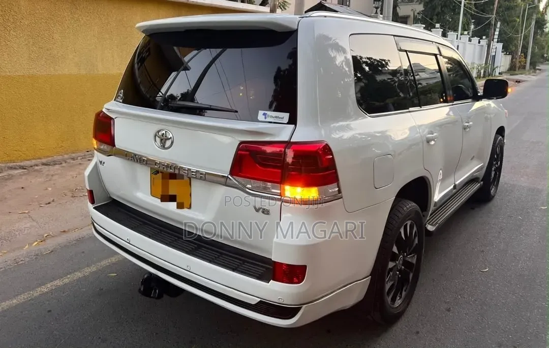 Toyota Land Cruiser 2017 White