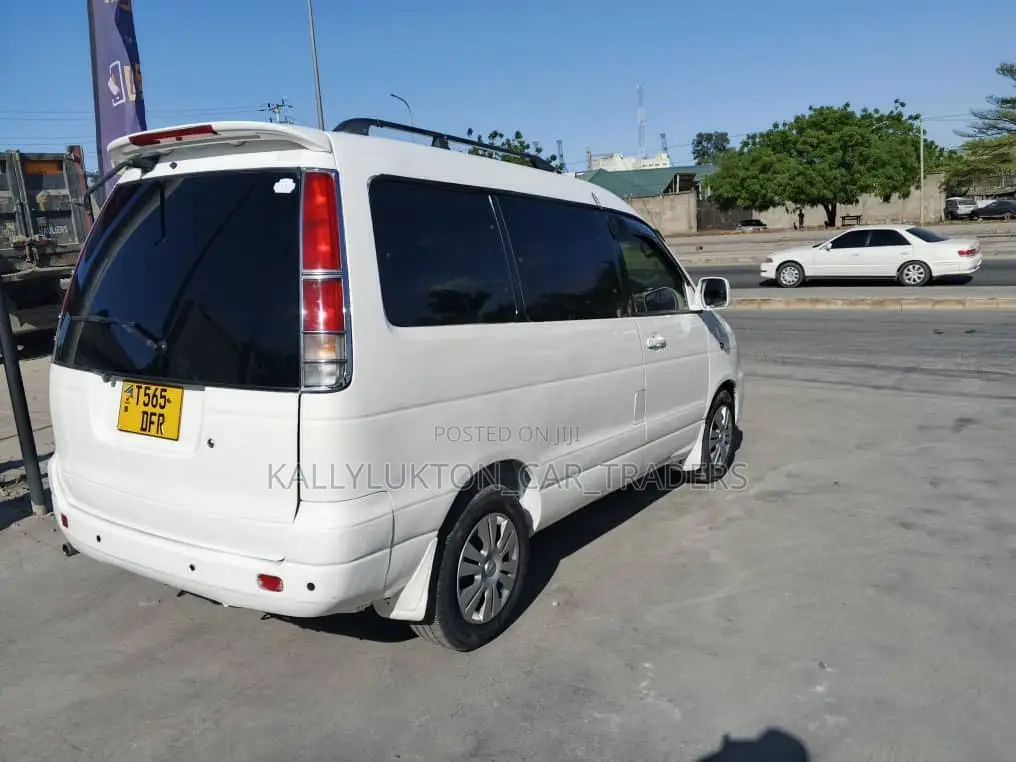 Toyota LiteAce Noah 1998 White