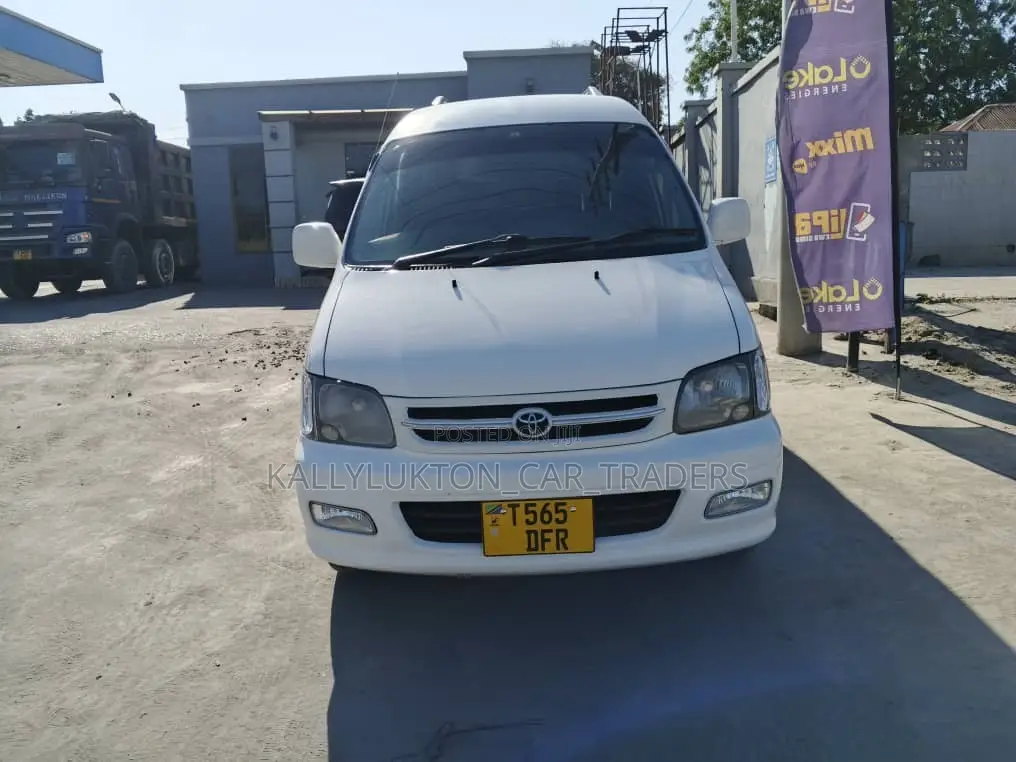 Toyota LiteAce Noah 1998 White