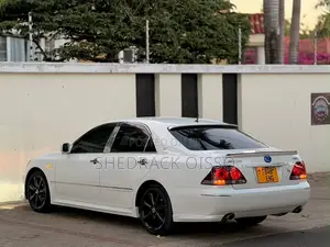 Toyota Crown 2006 White