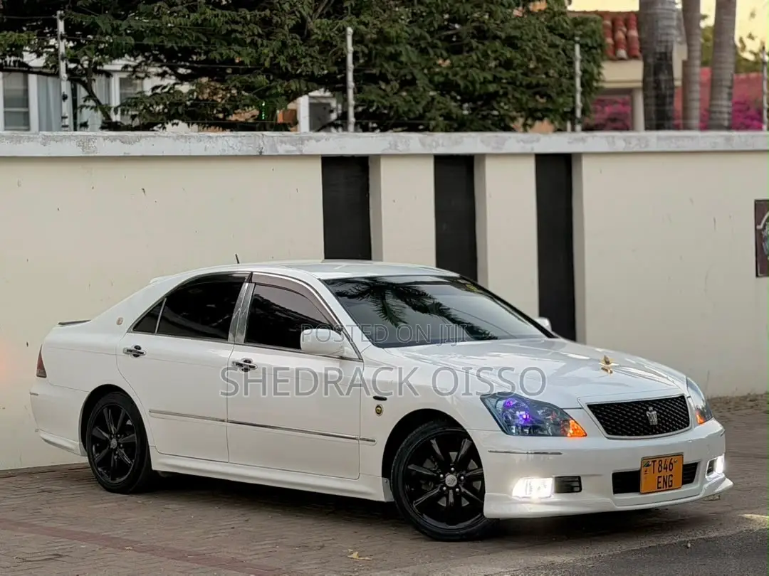 Toyota Crown 2006 White