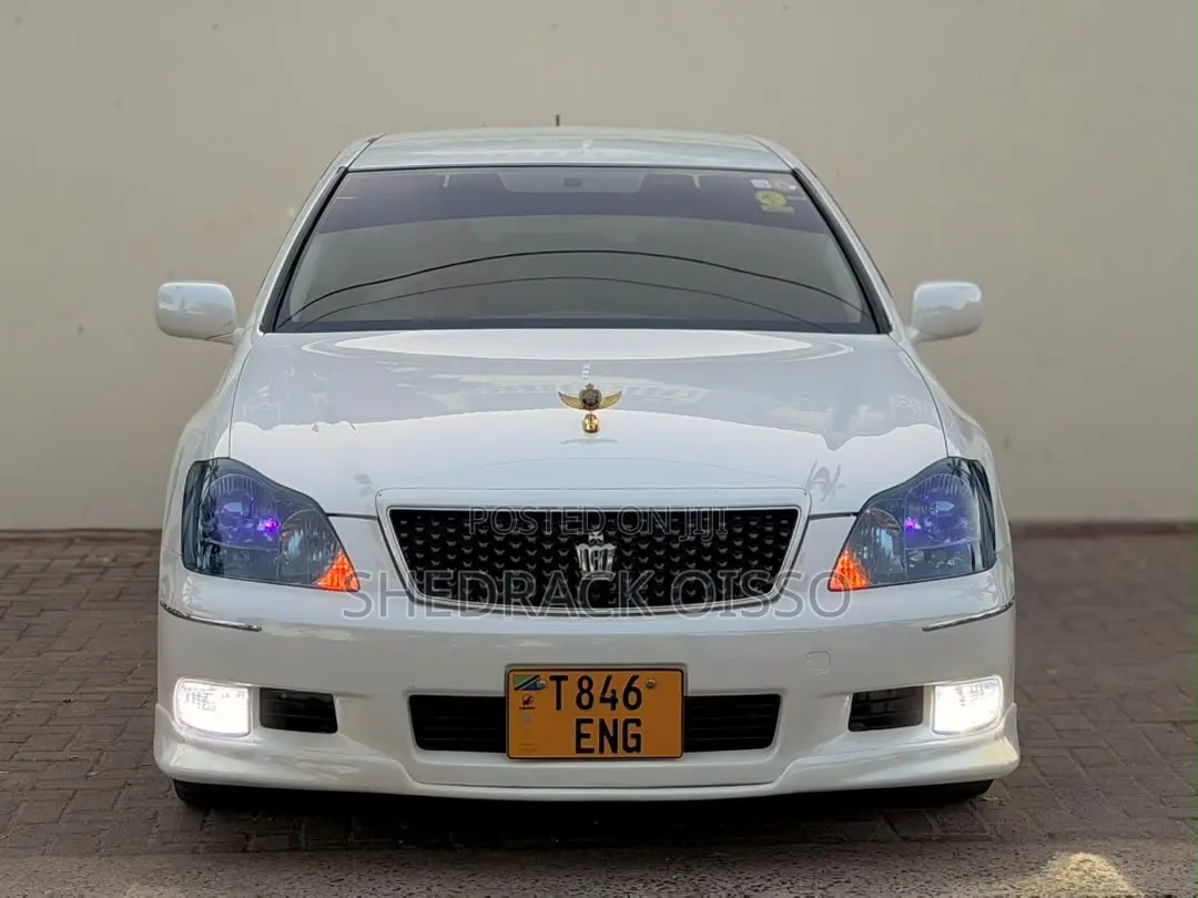 Toyota Crown 2006 White