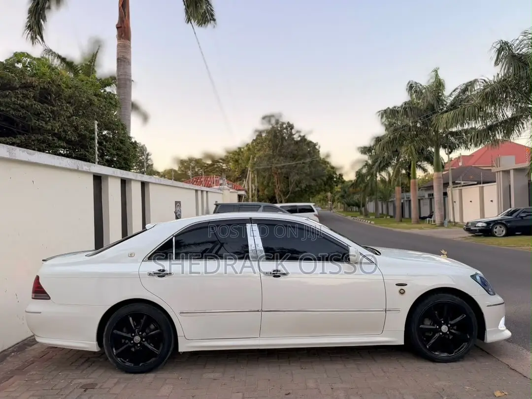 Toyota Crown 2006 White