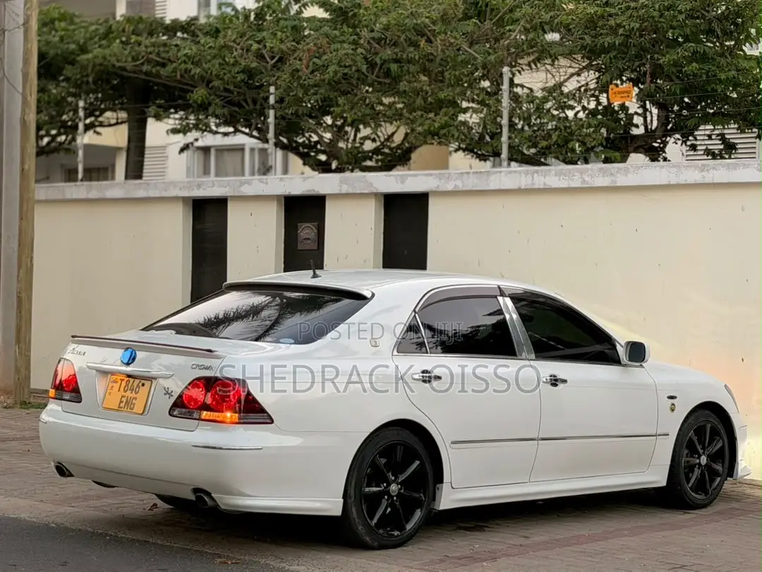 Toyota Crown 2006 White