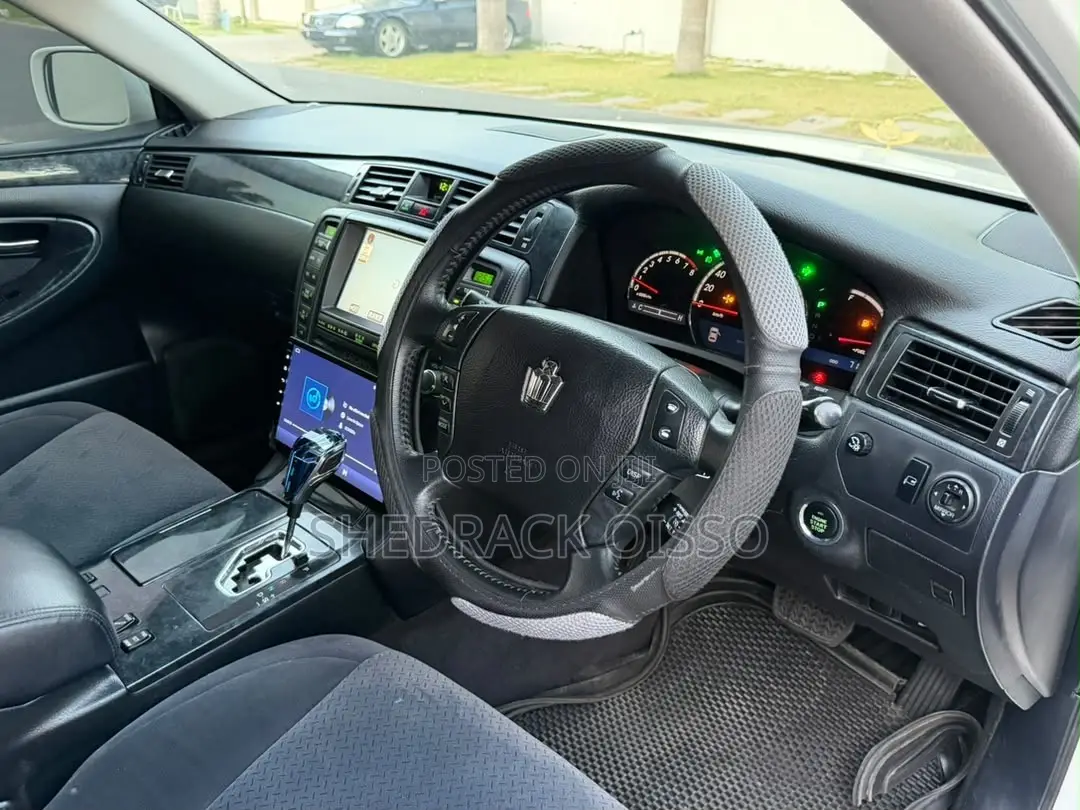 Toyota Crown 2006 White