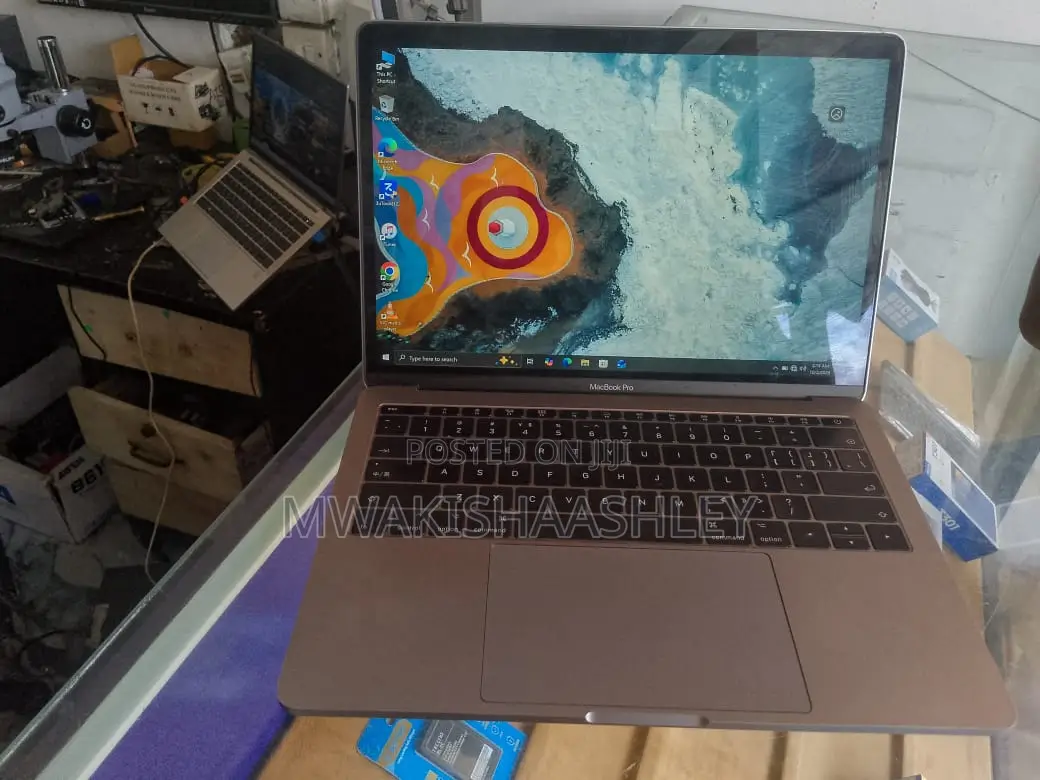 New Laptop Apple MacBook Pro 2017 8GB Intel Core i5 SSD 256GB