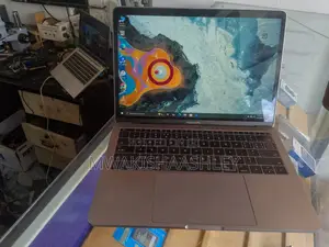 New Laptop Apple MacBook Pro 2017 8GB Intel Core i5 SSD 256GB