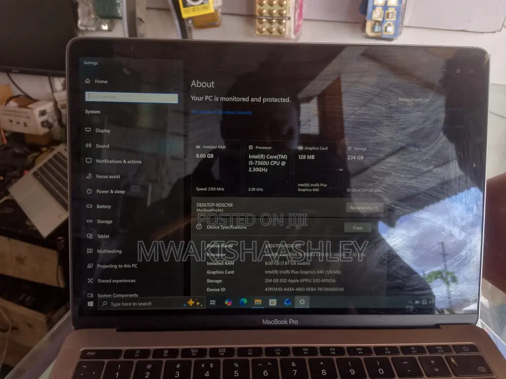 New Laptop Apple MacBook Pro 2017 8GB Intel Core i5 SSD 256GB