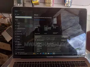 New Laptop Apple MacBook Pro 2017 8GB Intel Core i5 SSD 256GB