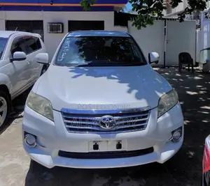 Toyota Vanguard 2012 White