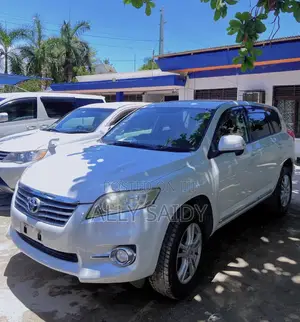 Toyota Vanguard 2012 White