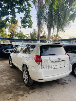Toyota Vanguard 2012 White
