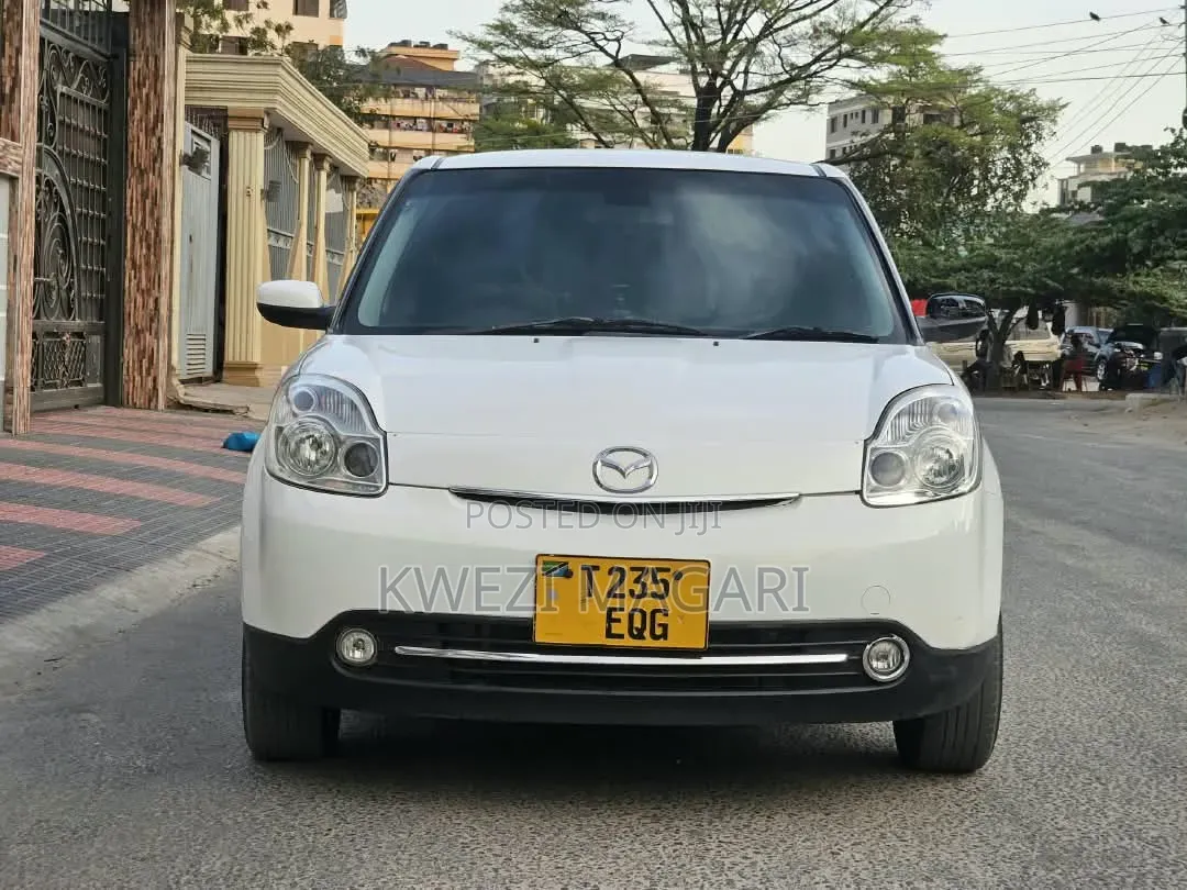 Mazda Verisa 2010 White