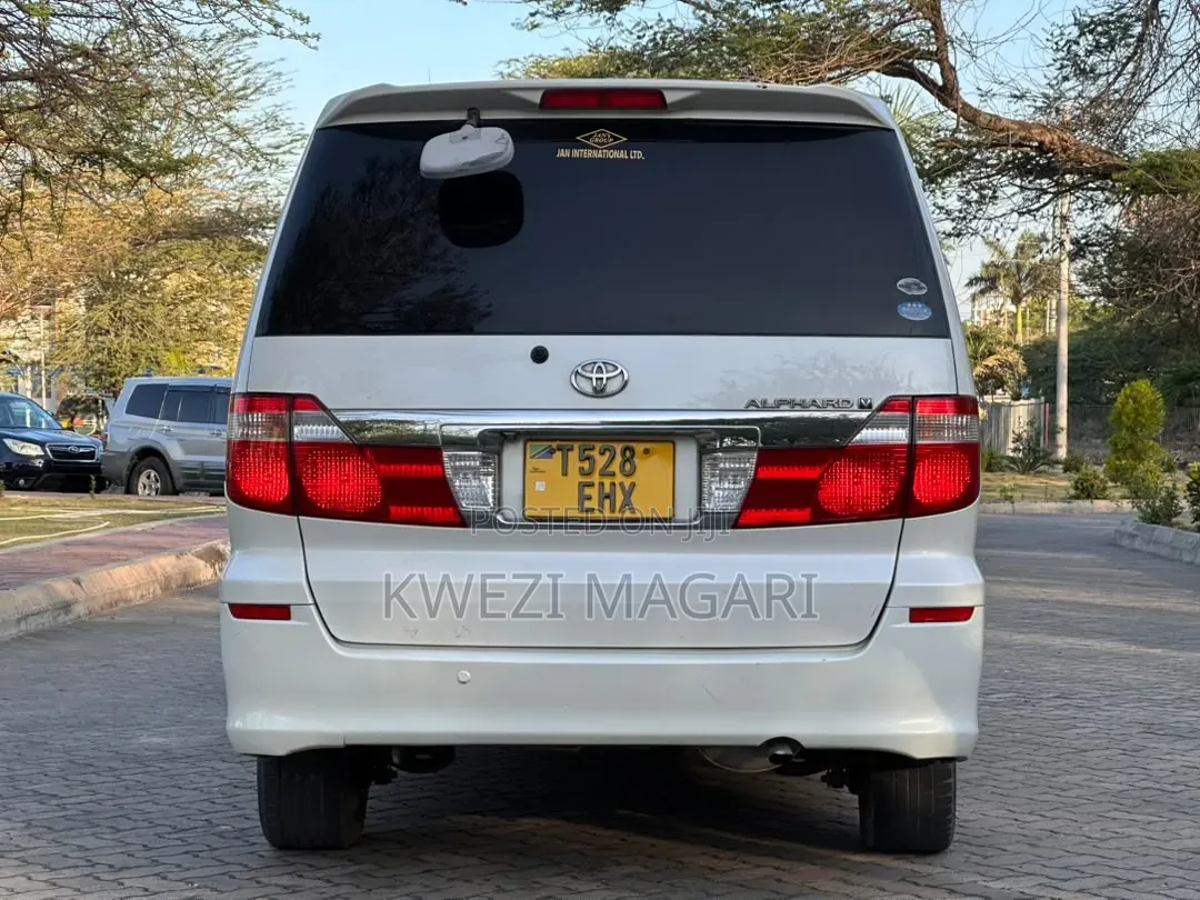 Toyota Alphard 2.4 Petrol AWD 2005 White