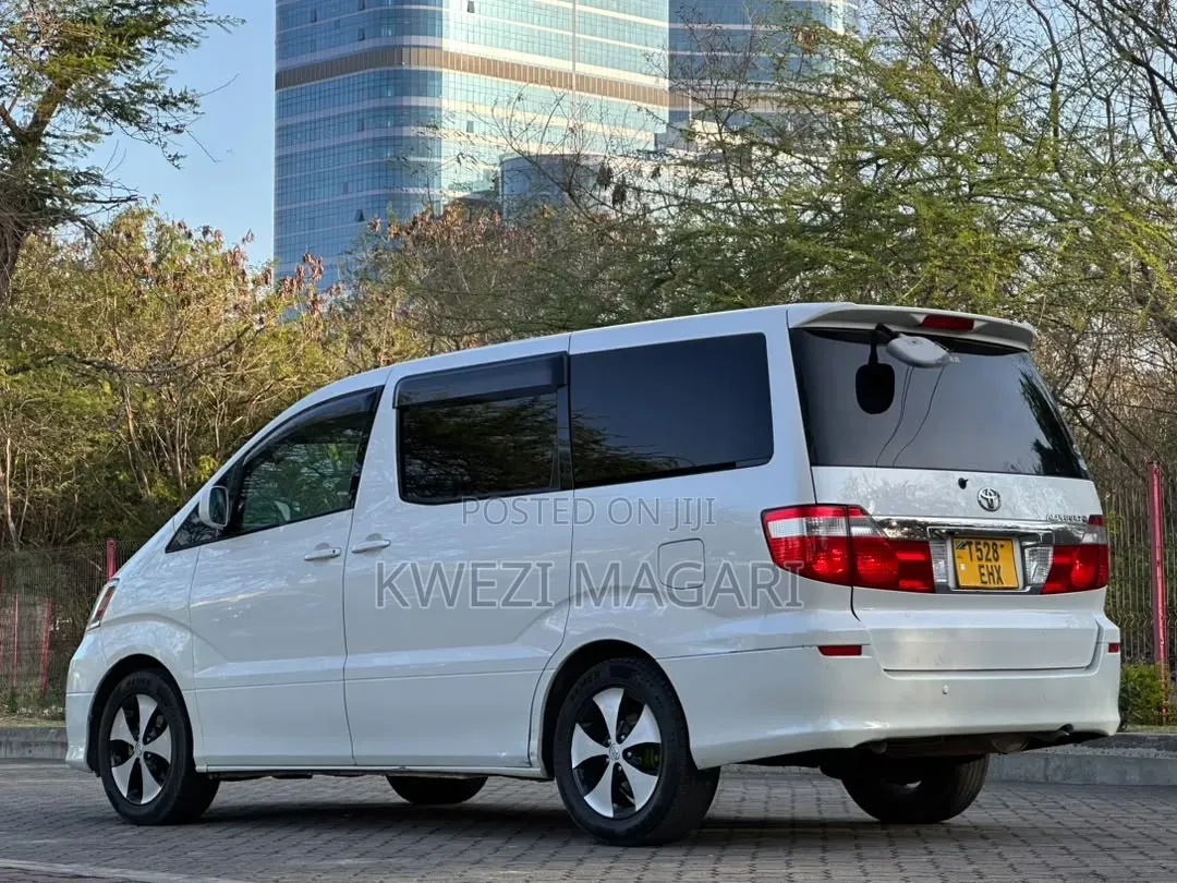 Toyota Alphard 2.4 Petrol AWD 2005 White