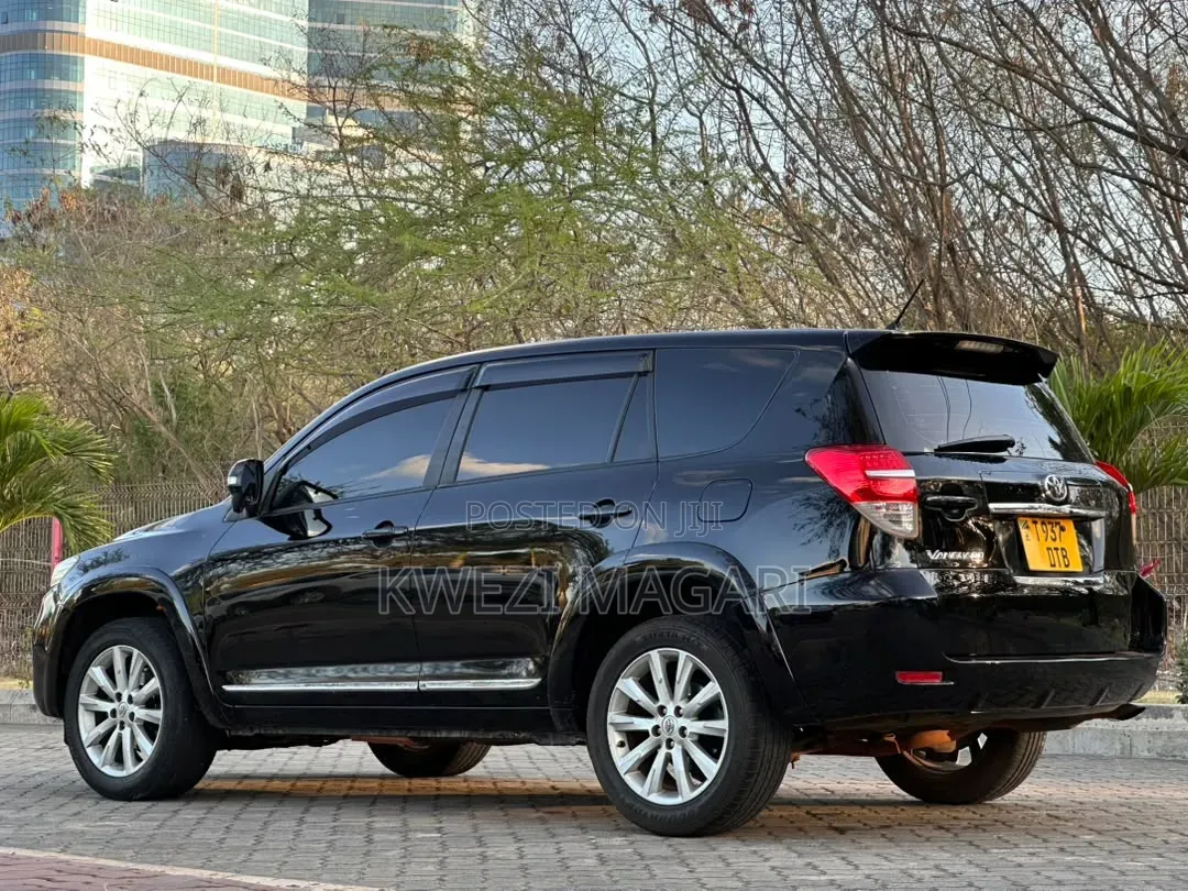 Toyota Vanguard 2011 Black