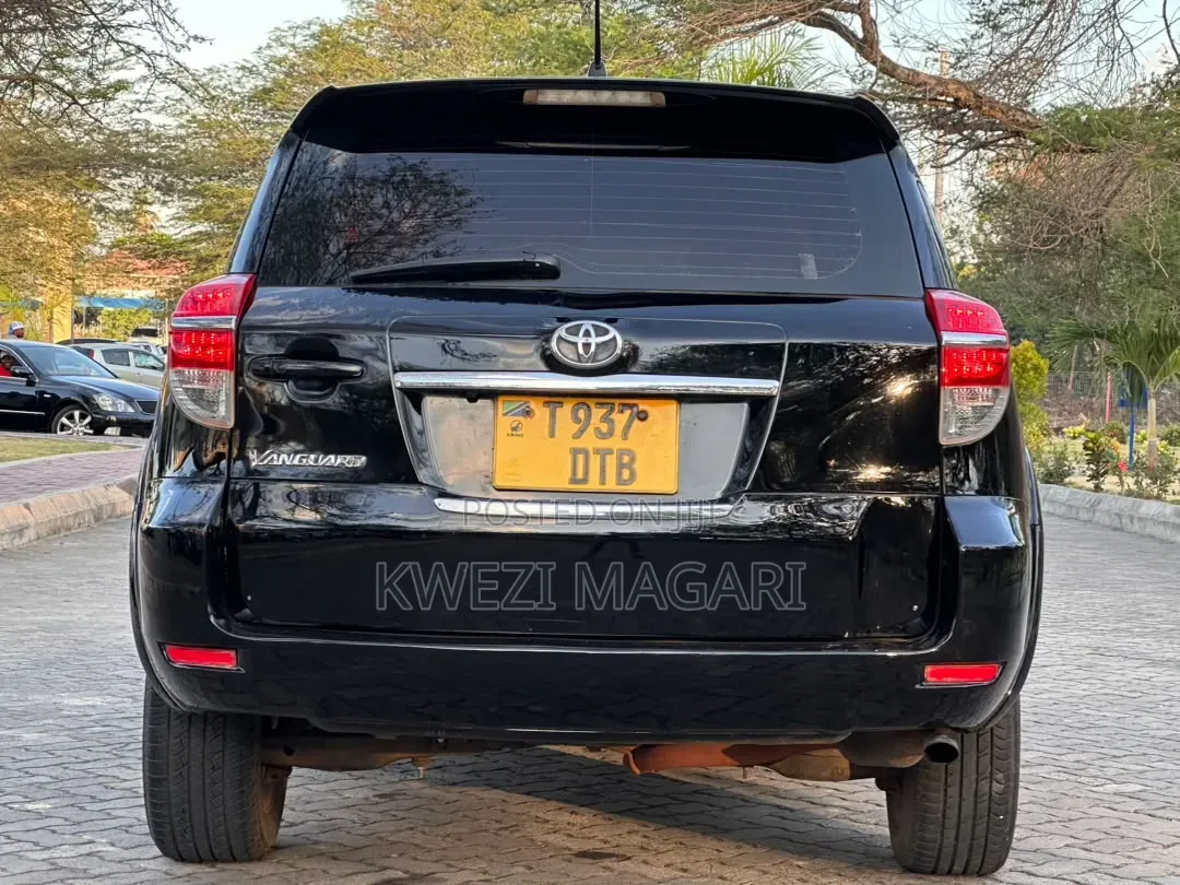 Toyota Vanguard 2011 Black