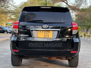 Toyota Vanguard 2011 Black