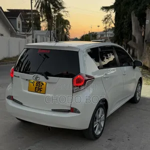 Toyota Ractis 2015 Pearl