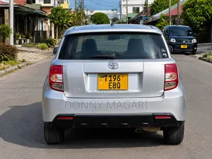 Toyota IST 2010 Silver
