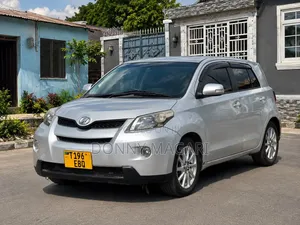 Toyota IST 2010 Silver