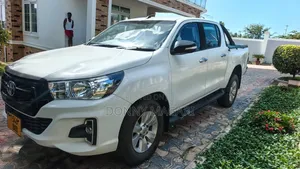 Toyota Hilux 2018 White