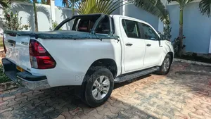 Toyota Hilux 2018 White