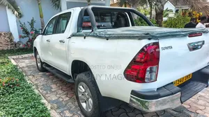 Toyota Hilux 2018 White